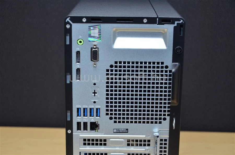 كمبيوتر مكتبي منخفض السعر طراز OptiPlex 5090 طن متري مزود بمحطة عمل برجية