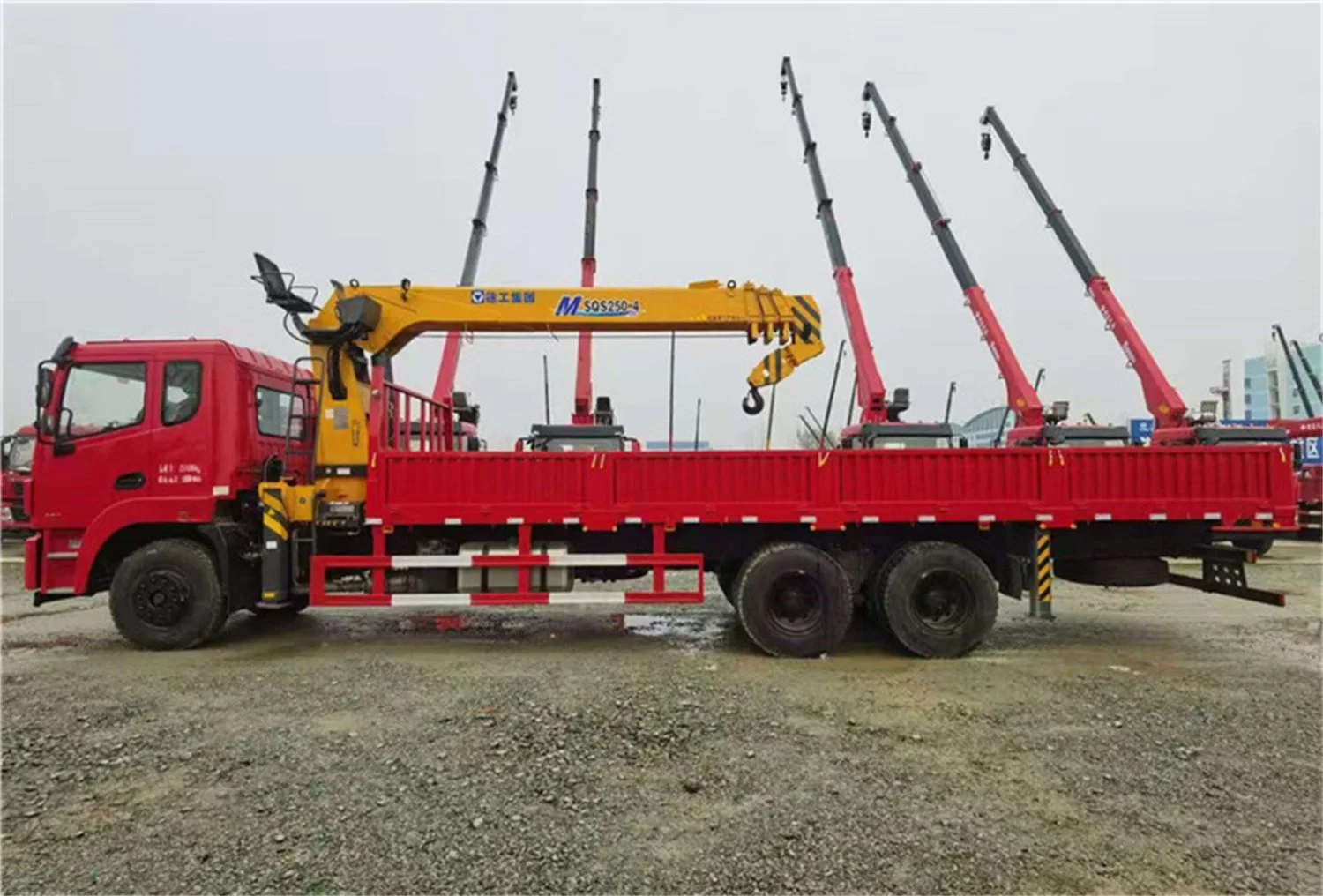 Dongfeng 6X4 Yuchai 270 Horsepower 10t Truck-Mounted Crane