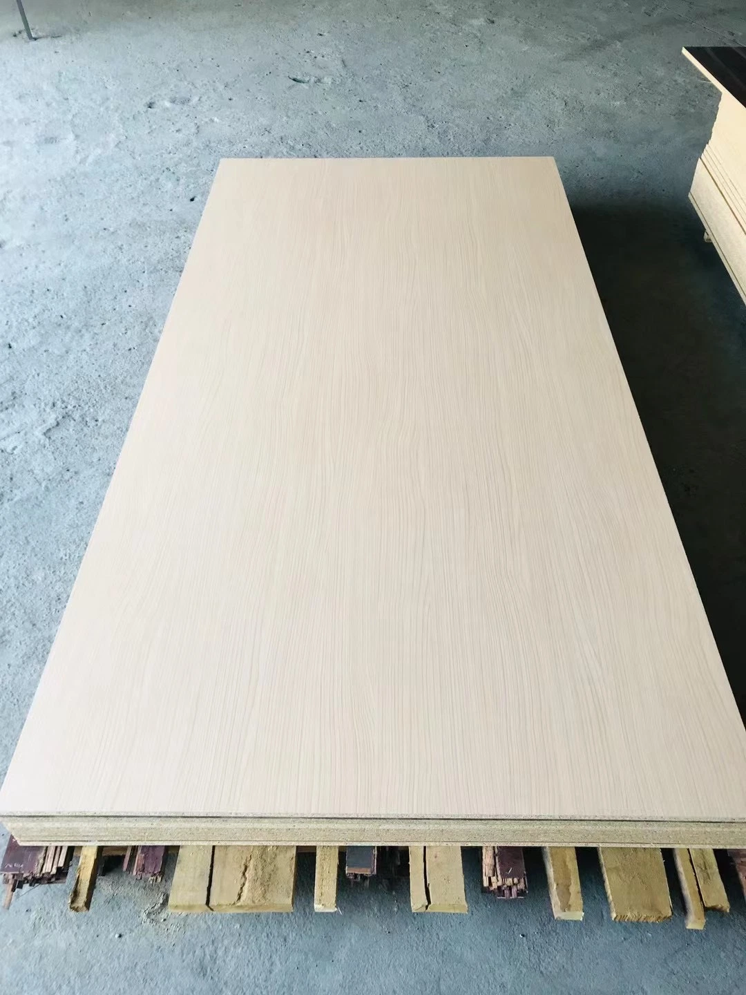 Cheap 1220X2440X18mm Melamine Plywood for Furniture/Construction