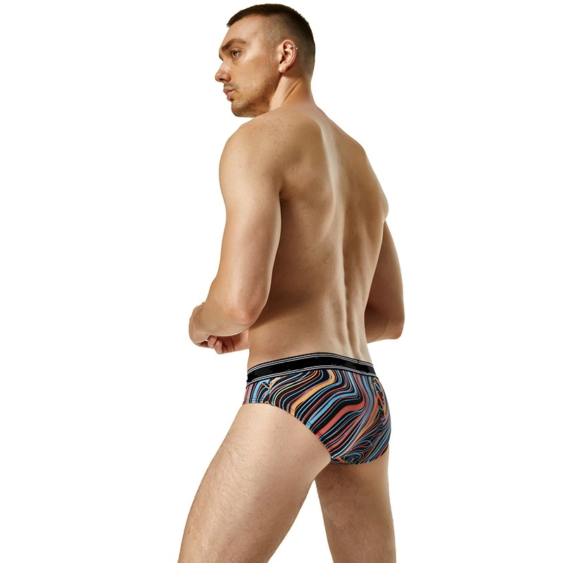 Slip imprimé pour homme en forme de triangle.