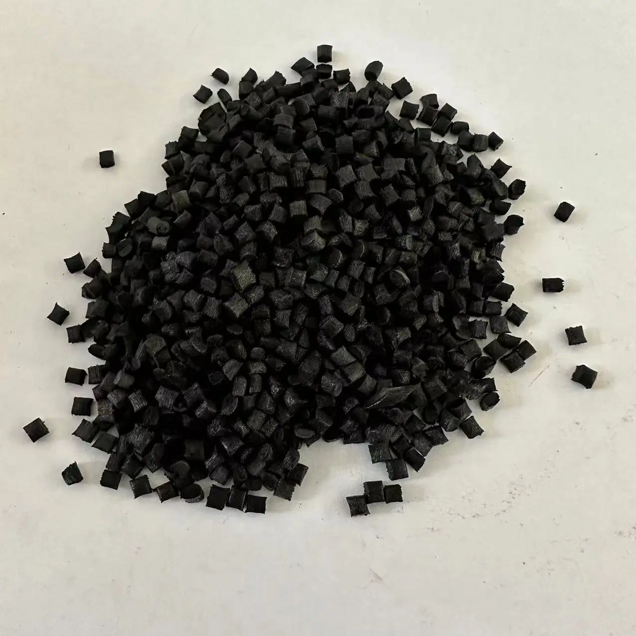 Fábrica de suministro directo Negro reciclado PA66 PA6 Pellets/Gránulos de nylon plástico Materia prima