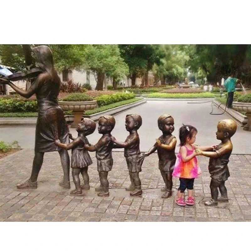 Piscina Decoração de Rua Mulher Bronze senhora Professora e crianças bebê tocar violino Estátua Escultura