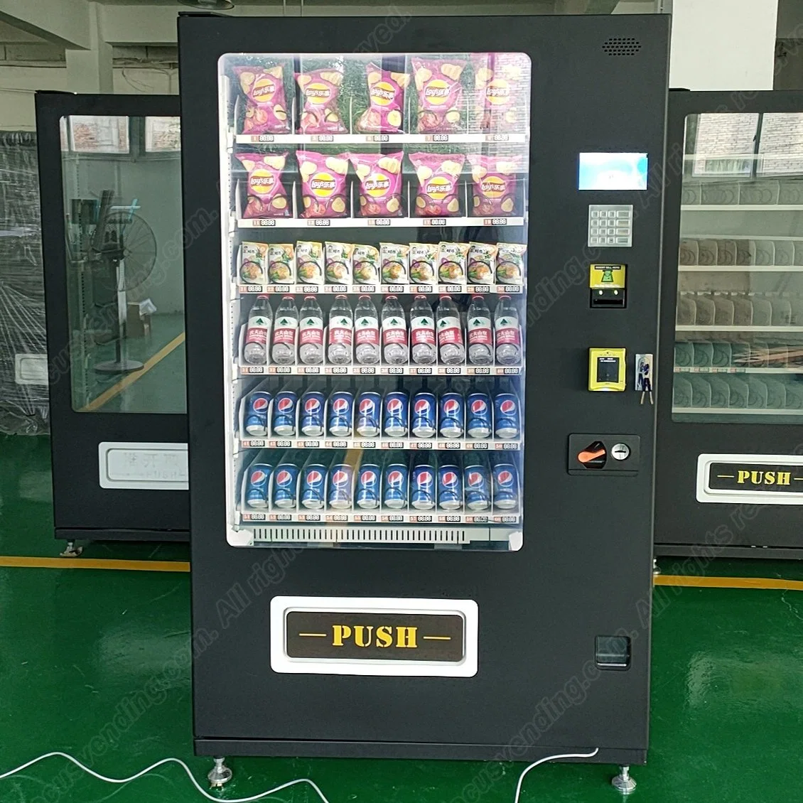 خدمة ذكية على مدار 24 ساعة آلة بيع المشروبات المناسبة مع نظام التبريد