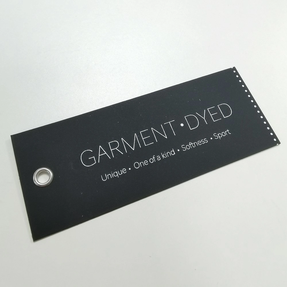 Benutzerdefinierte High-End-Papier-Tag mit Samt Finish schwarz Bordcard Markenname Silberfolie Logo Garment Hängen Tags