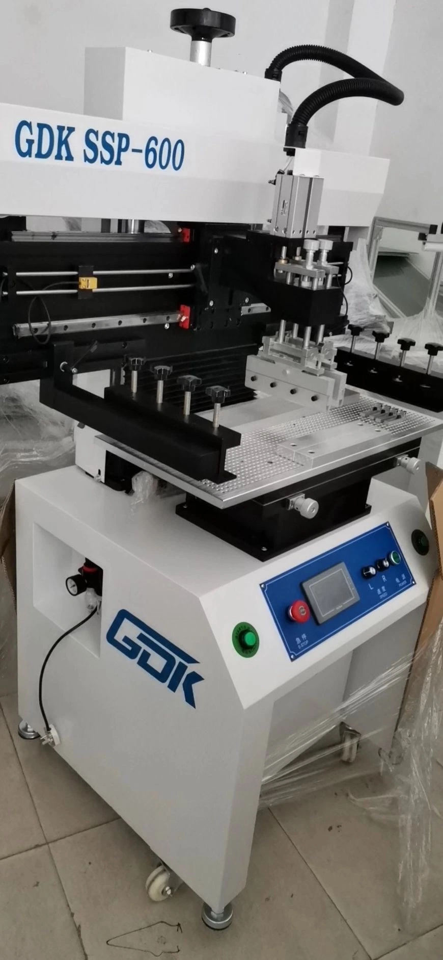 Trabajo estable Semi automático SMT Stencil Screen Printer Alta velocidad Máquina de impresión de pasta de soldadura para línea de producción con TUV