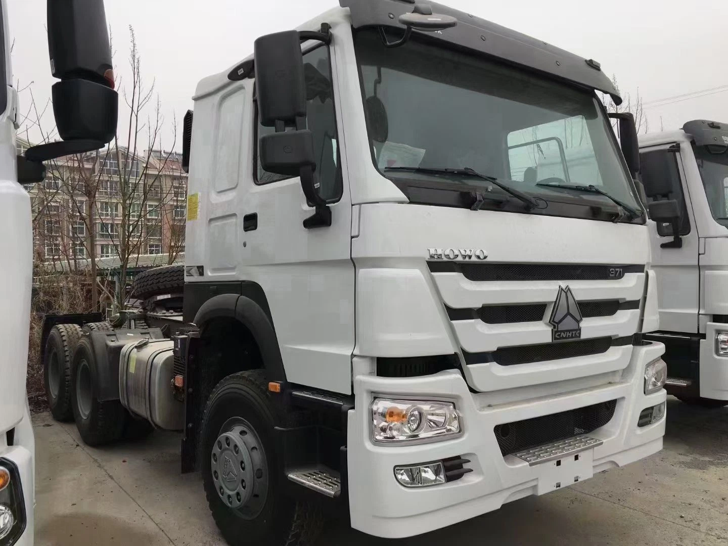 HOWO 6X4 Tractor Head Truck with Flat Cab 371 HP