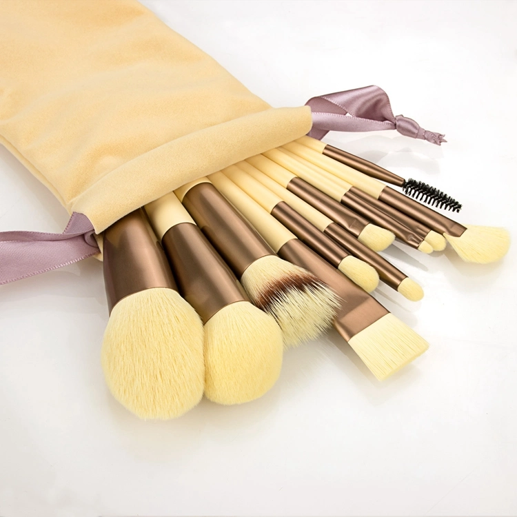 Professional 12pcs fromage Jaune Fard à paupières manche en bois Jeu de la fondation de la Brosse brosse de maquillage avec sac de cadeaux