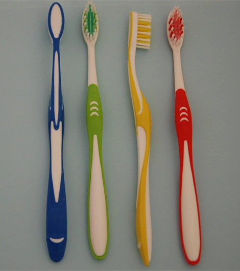 Factory Wholesale/Supplier Custom Logo Shaped Hole Bristles Plastic Adult Toothbrush Best Toothbrush