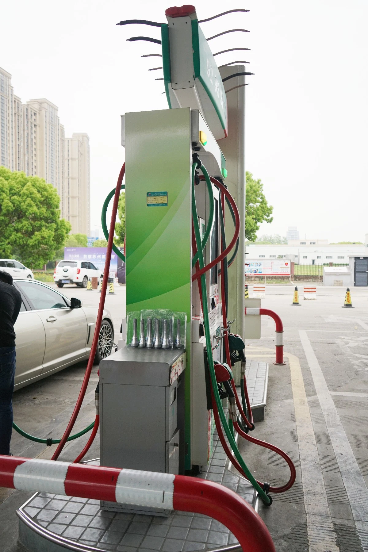 De tamaño mediano/grande Haosheng seleccionable en la caja de madera equipos de la estación de Gas dispensador de combustible