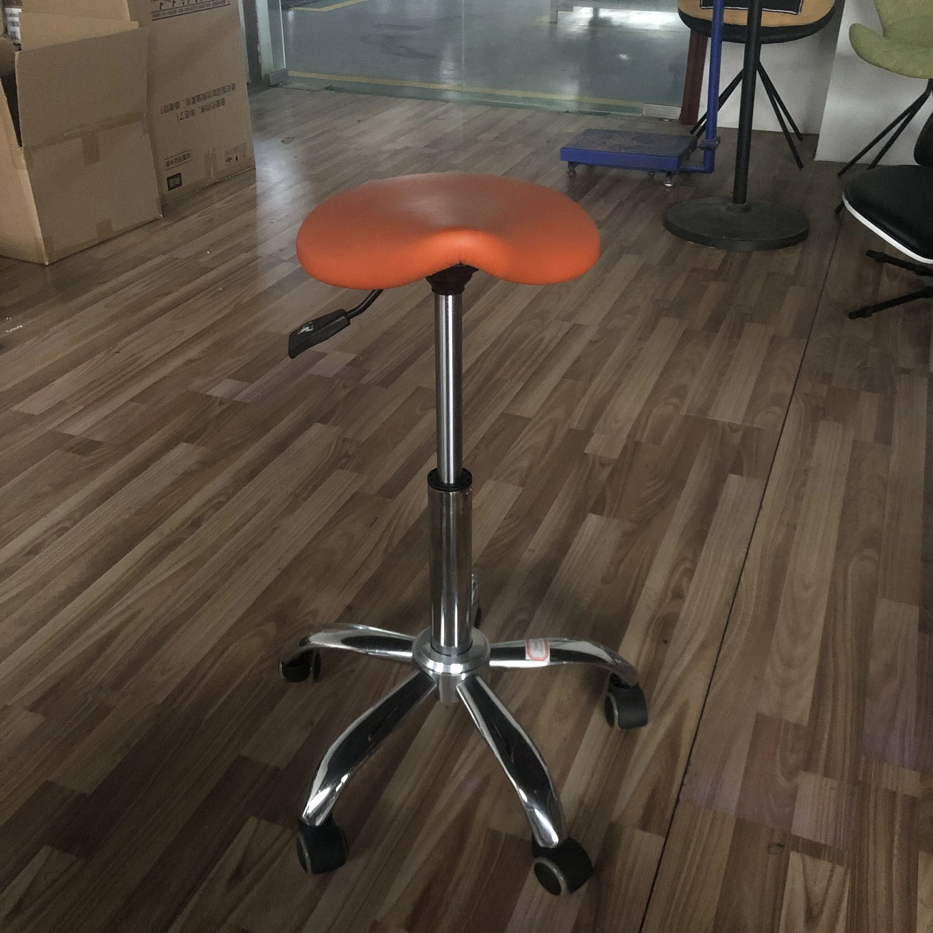 Salon Furniture Mini Saddle Seat Salon Beauty Master Stool