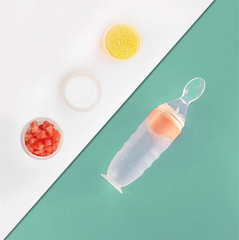 Comercio al por mayor grado de la comida de bebé Alimentador de fruta de silicona conjunto bebé botella con una cuchara