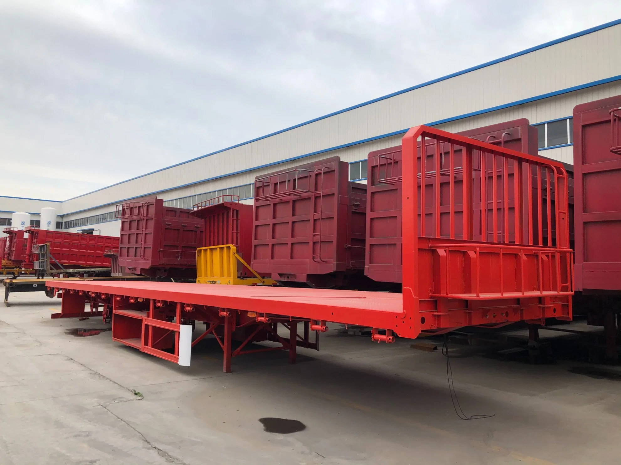 The Best-Selling and Practical Flatbed Trailer with Turn Lock Can Transport Bulk Cargo