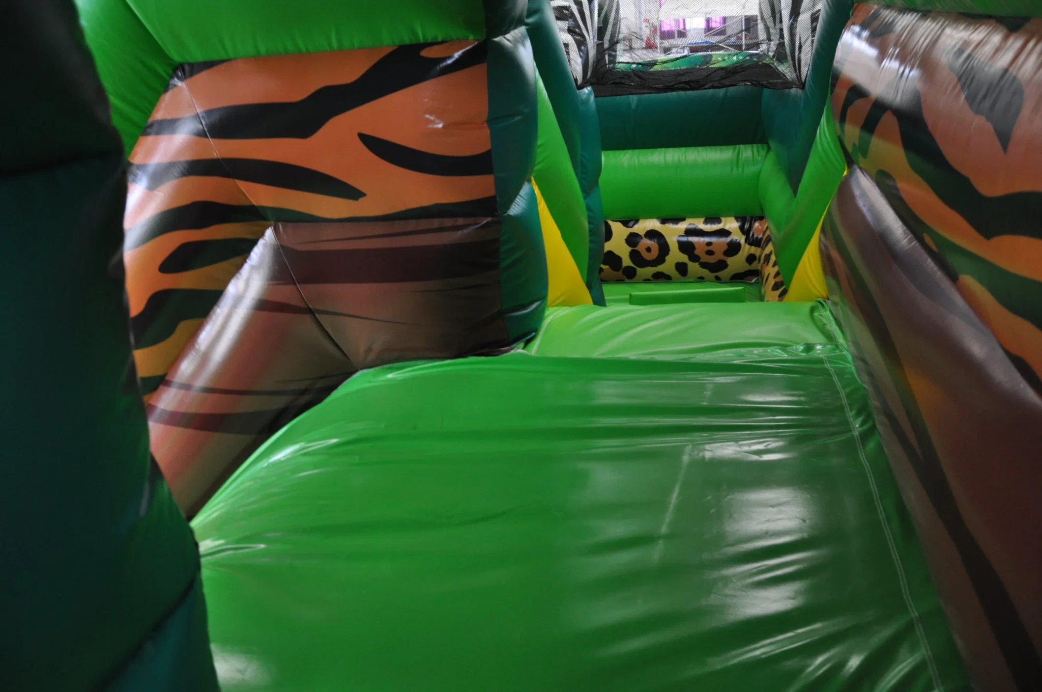 Парк развлечений Safari Fun City Inflatable Animal Amusement Park с горкой (AQ01761)