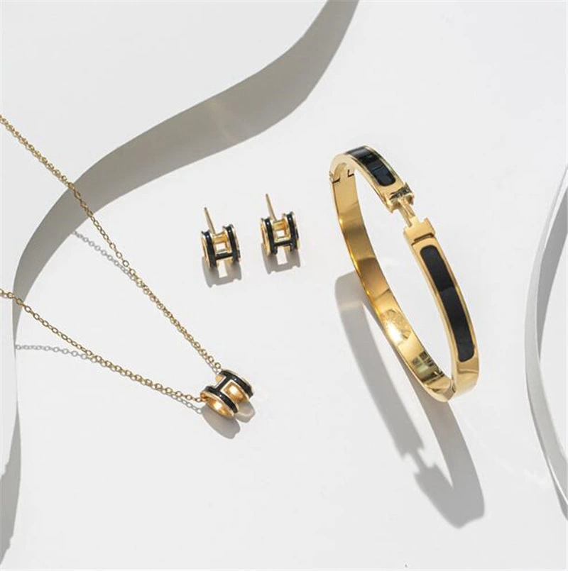 Wholesale New Fashion Jewelry Stainless Steel Simple V-Shaped Necklace Bracelet Earrings Women Jewelry Set