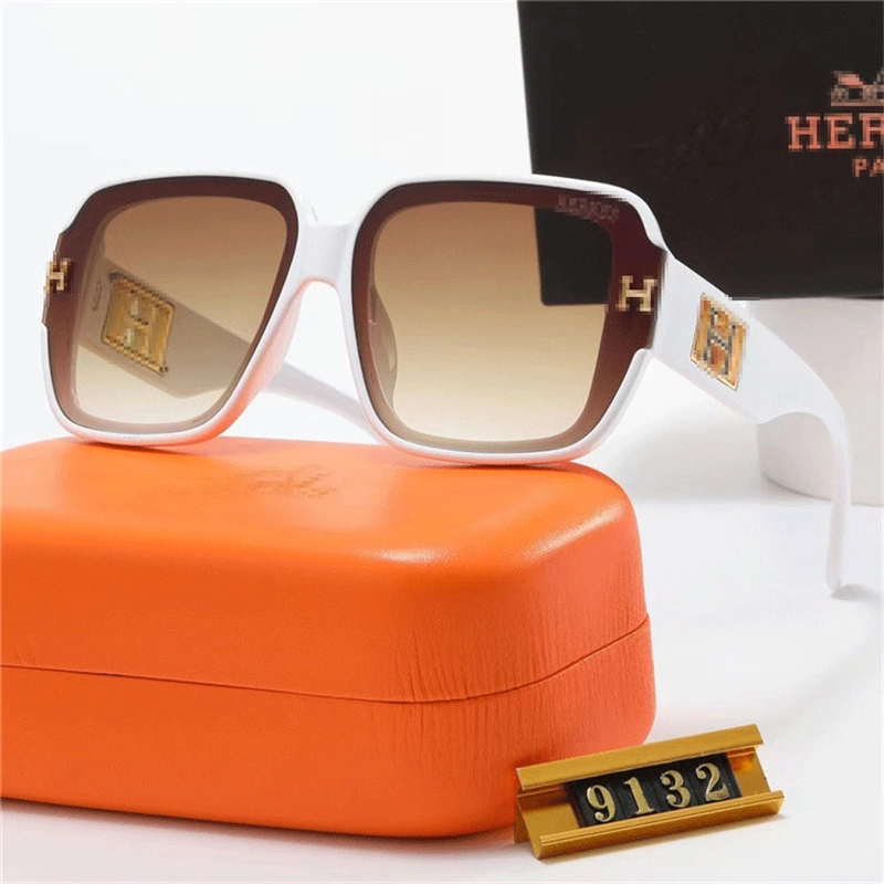 Wholesale/Supplier Luxury Designer Sunglasses 2023 Original Eyeglasses Outdoor Shades PC Frame Fashion Classic Lady Mirrors for Women Man