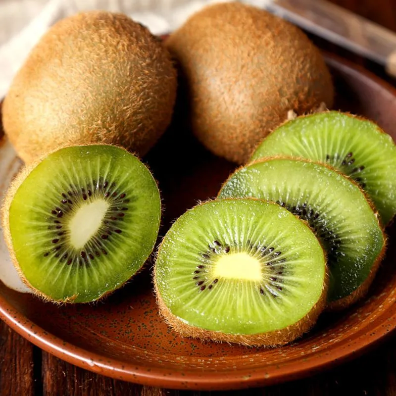 Aceite de sabor artificial de kiwi para bálsamo labial. Saborizante líquido concentrado comestible de grado alimenticio.