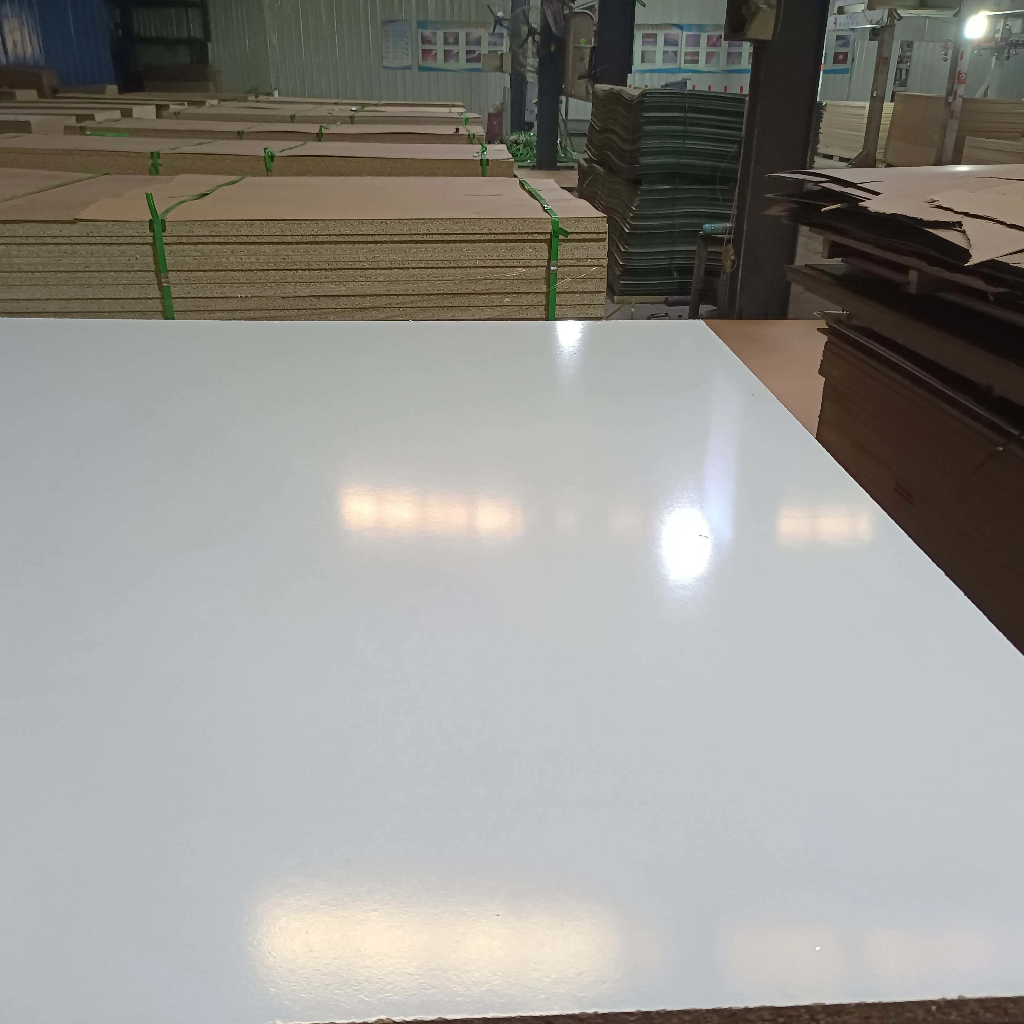 7X9 18mm Blanco barato E1 Grado Melamina Laminado Panel de partículas