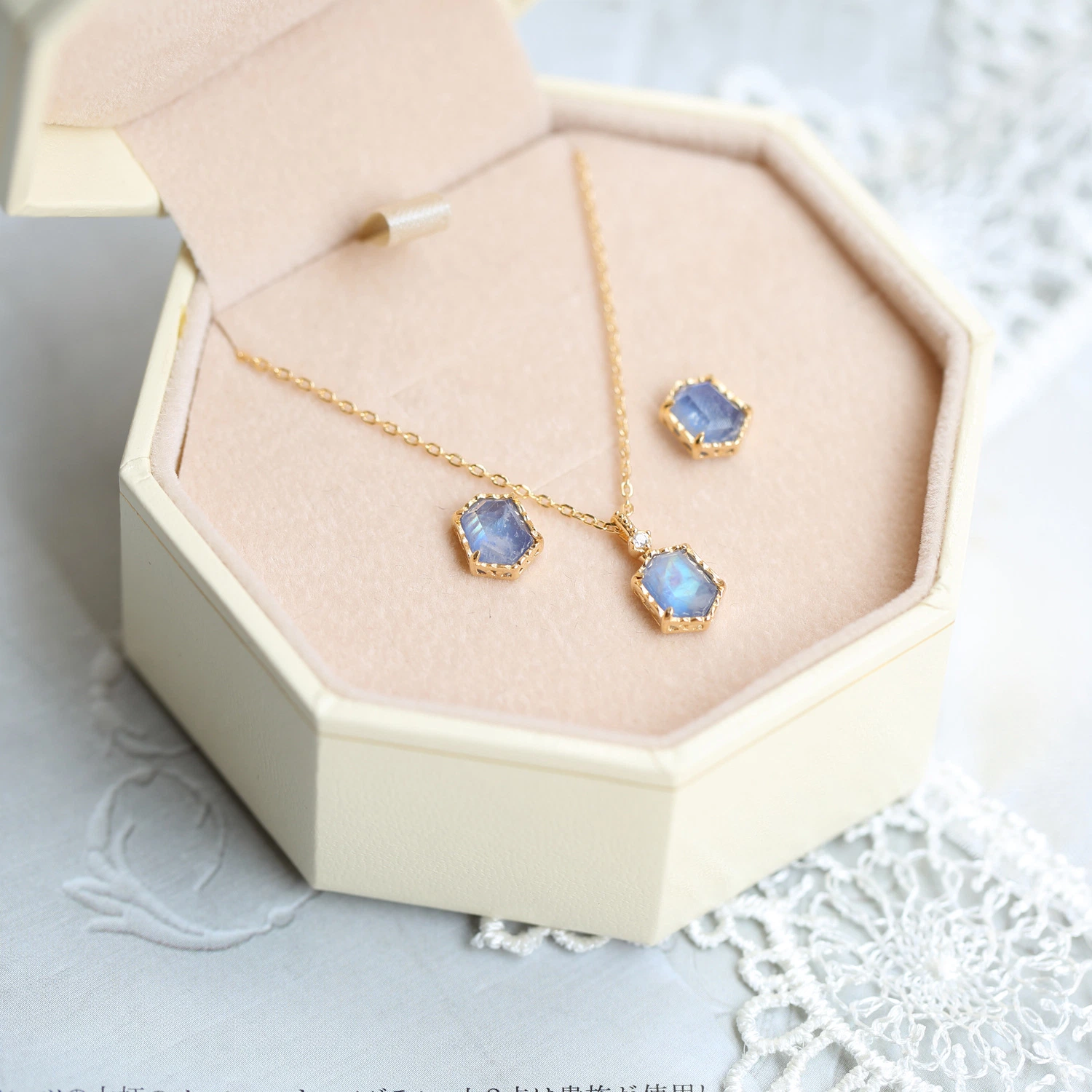 Hot Sale Silver Necklaces Fashion Jewellery Blue Moonstone 18K Gold Plated Simple Design 925 Silver Necklace for Women