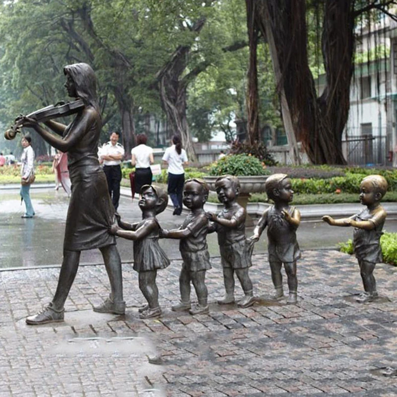 Piscina Decoração de Rua Mulher Bronze senhora Professora e crianças bebê tocar violino Estátua Escultura