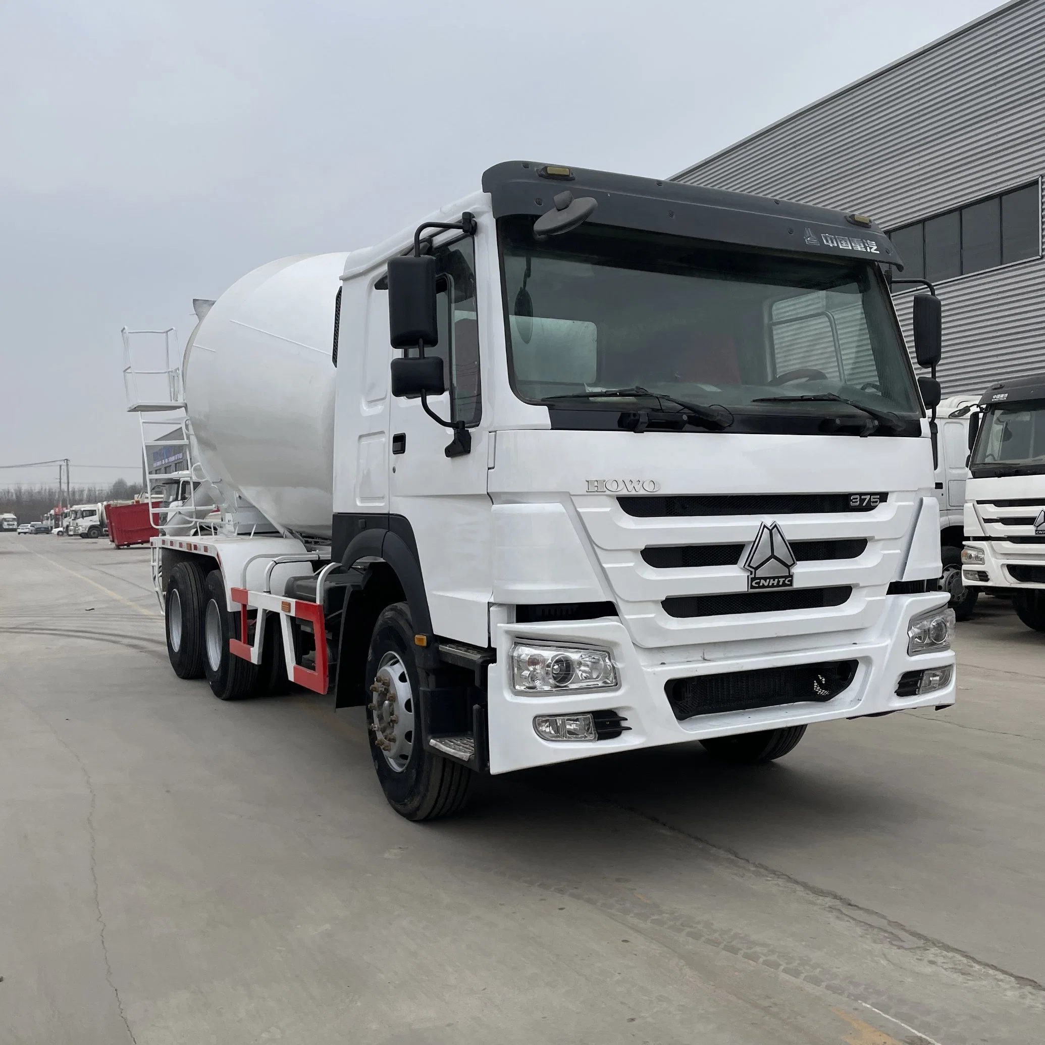 New Sinotruck HOWO 6*4 Concrete Mixer Truck for Sale