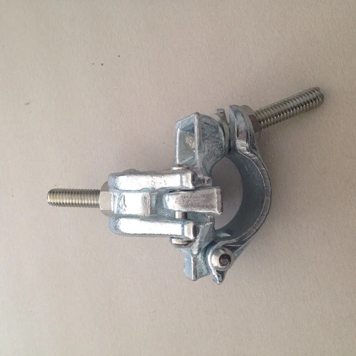 Pressed/ Droped Scaffolding Couplers Packed by Bags and Pallet British Type Clamp Sleeve Coupler