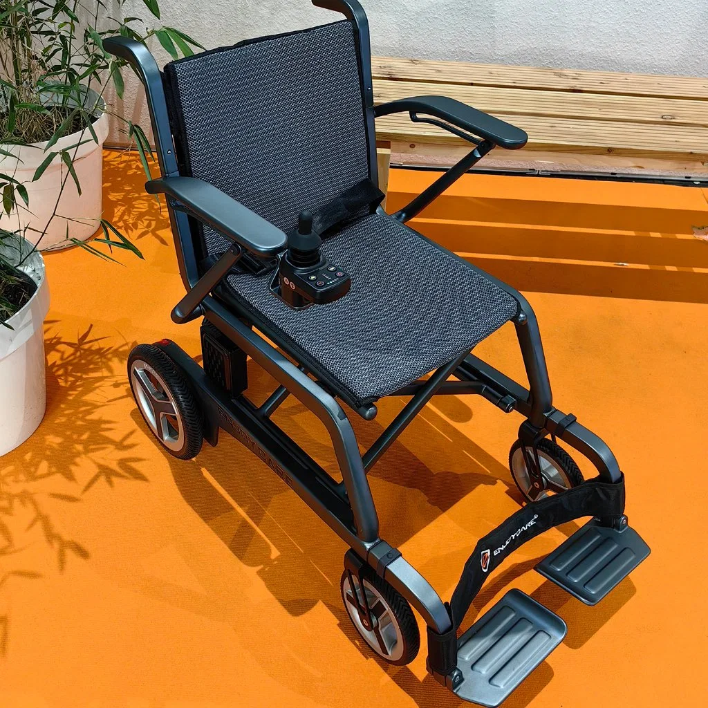 Newest High Quality Carbon Fiber Frame Light Weight Electric Wheelchair