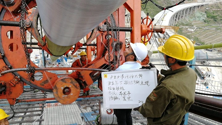 Produção profissional de fio de aço em forma de protecção do cabo principal da ponte suspensa