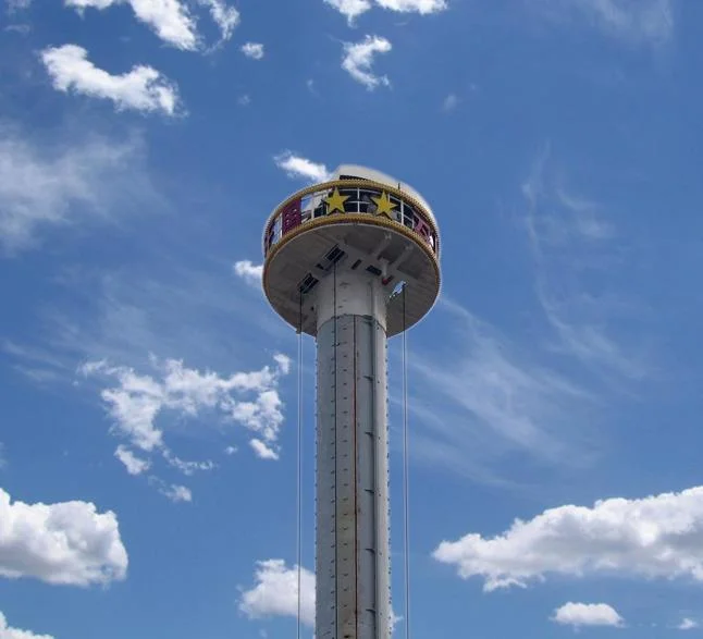 Emocionante paseo en la Torre de Atracciones con 28 Riders Family Ride