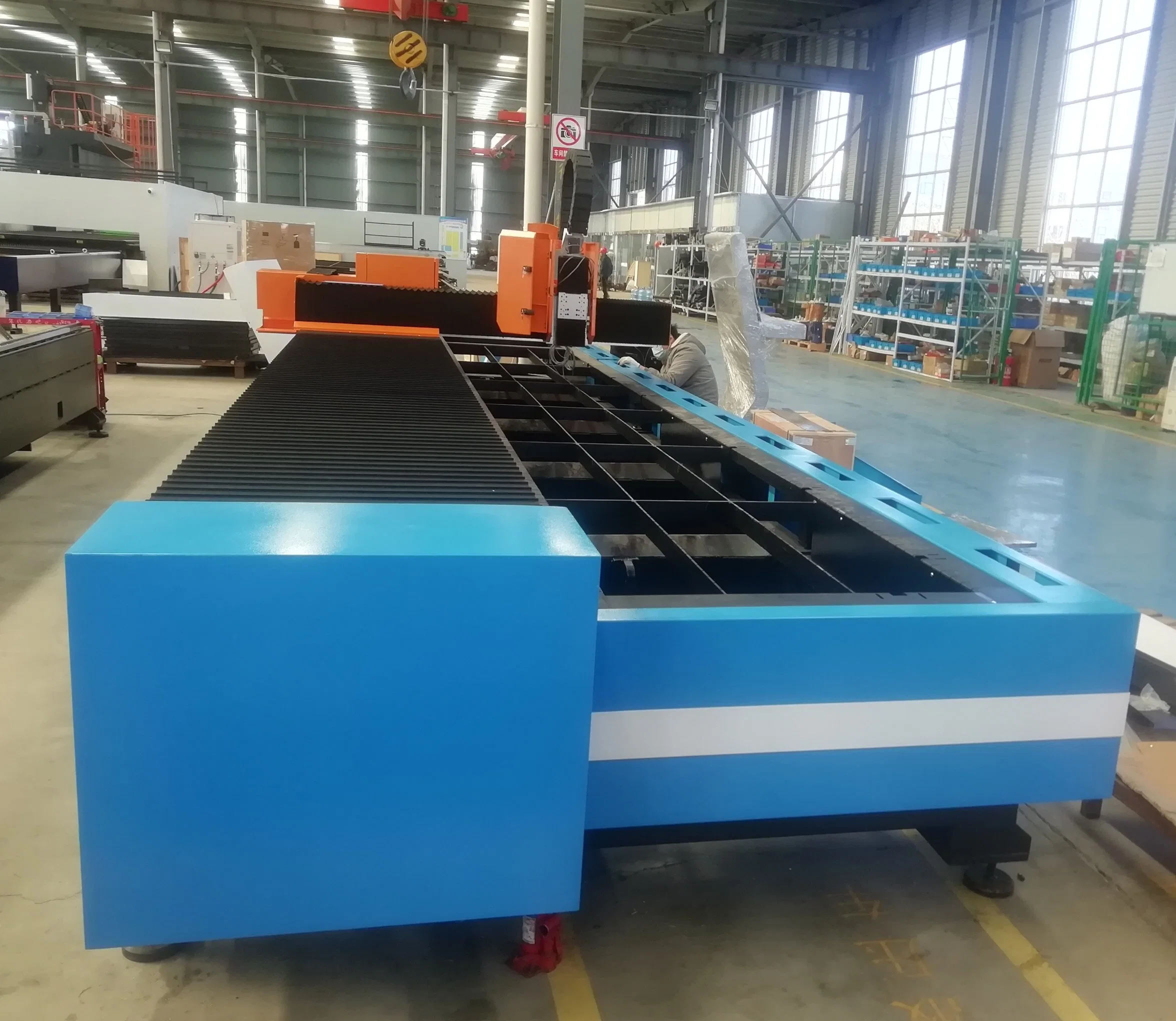 Single Flat Bed Fiber Laser Cutting Machine for Metal Sheet Cutting 3015 Monolithic Packing Case