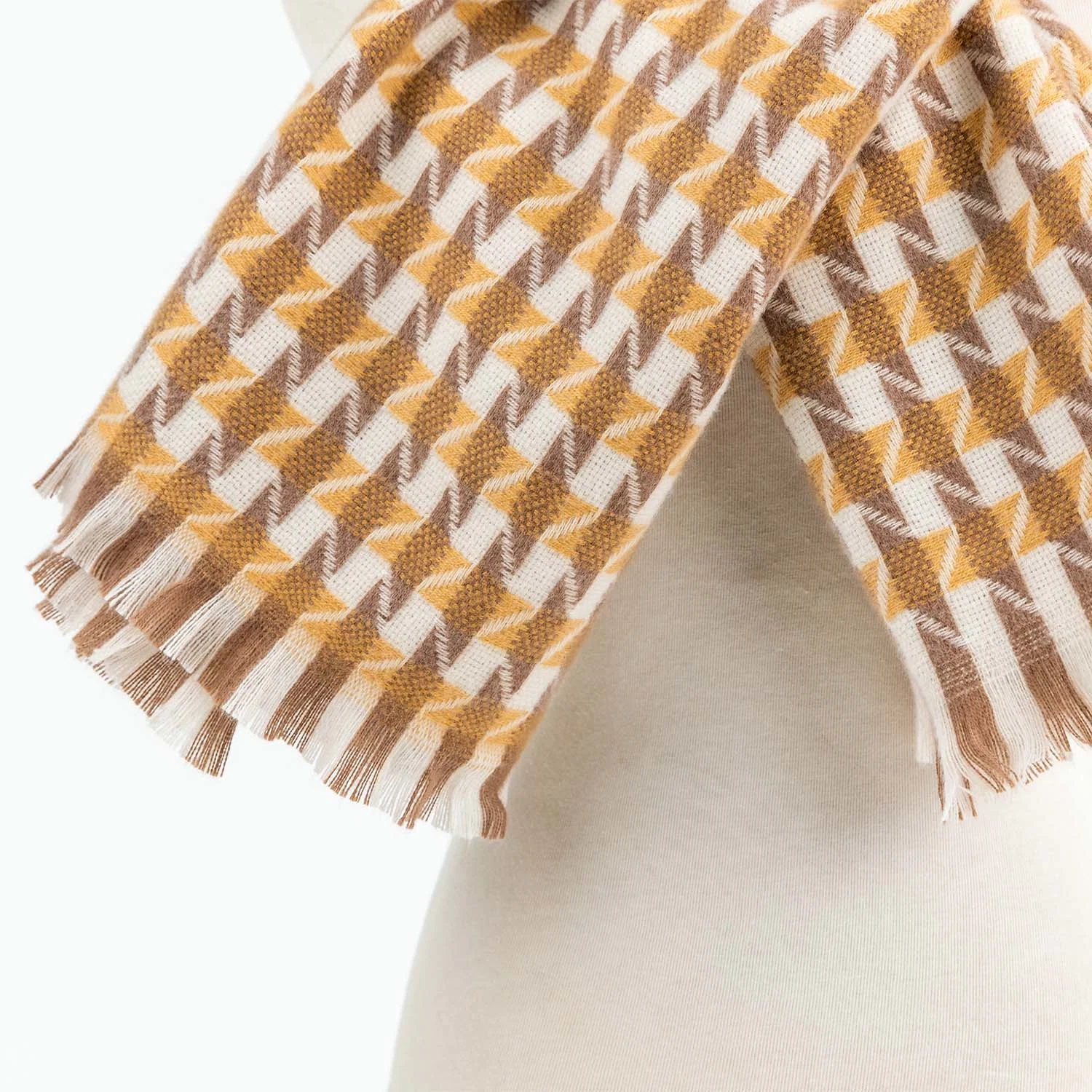 Wholesale/Supplierr Outerwear Apparel Accessory Woman Winter Warm Camel Cashmere Feel Woven Tassel Grid Checks Stoles Shawl Pashmina Character Blanket Scarf