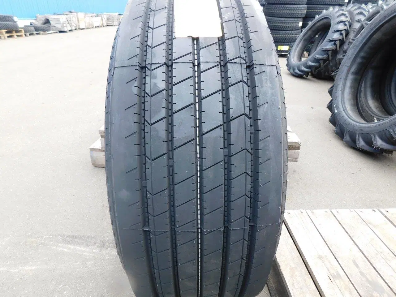 Wholesale/Supplier Semi Radial Truck Tire (385/55R22.5 New Tyres)