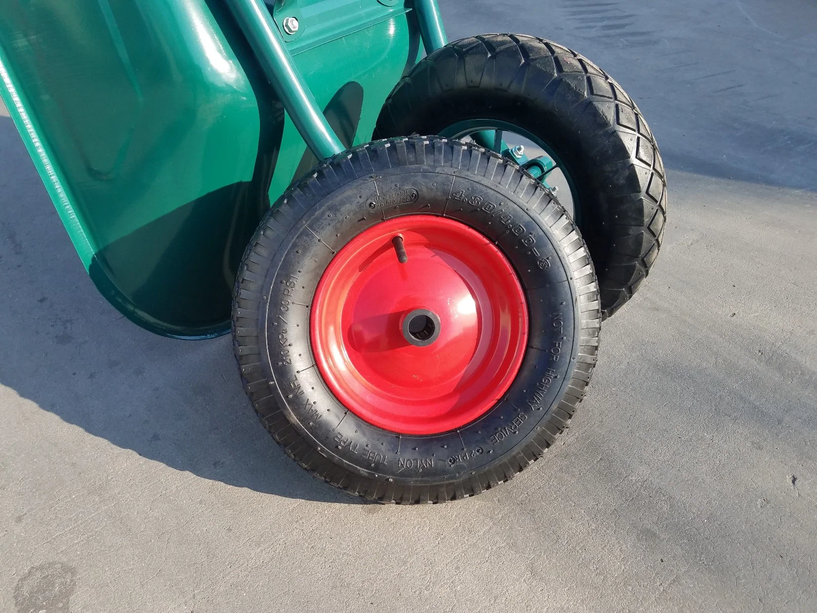 Metal Rim Pneumatic Rubber Tire 4.8/4.00-8 Wheel