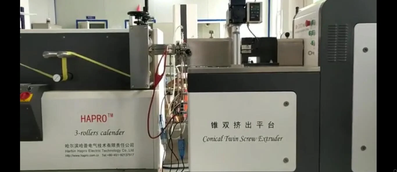A máquina de calandragem Five-Roll laboratorial torna o estanho na forma orgânica folha transparente de PVC do estabilizador
