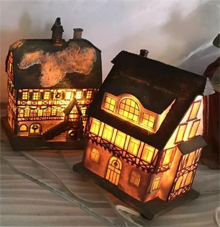 OEM Fabrik Kundengebundene Weihnachtshaus Dekoration Haus Kunst Haus Gebäude Resin House Crafts House Figur Haus Artikel Haus Hersteller In China