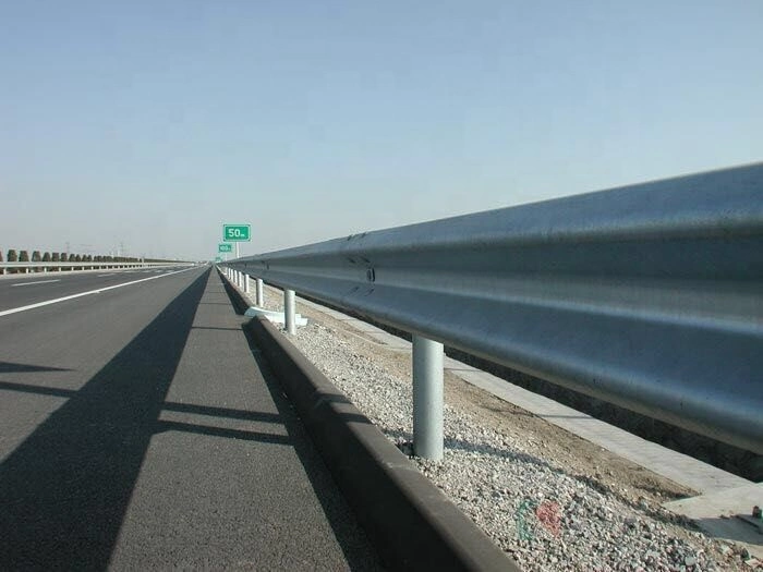 Safety Corrugated Road Queuing Guardrail Beam Highway Guardrail Provided