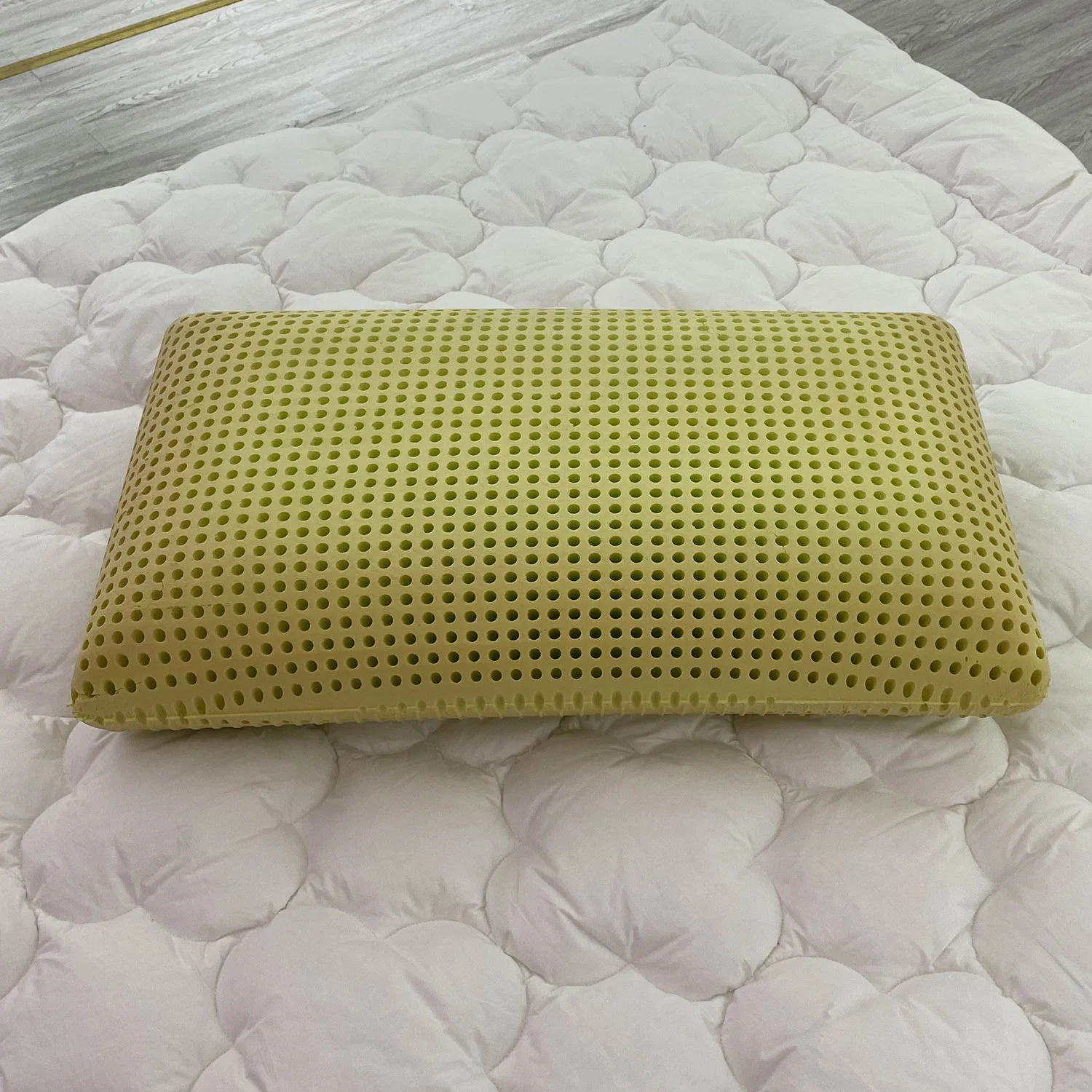 High quality/High cost performance  Bedding Skin-Friendly Fruit Flavour Help Fall Asleep Memory Foam Pillow