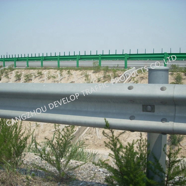 Galvanized Roadway Guardrail Road Safety Traffic Barrier Metal Beam Crash Barrier