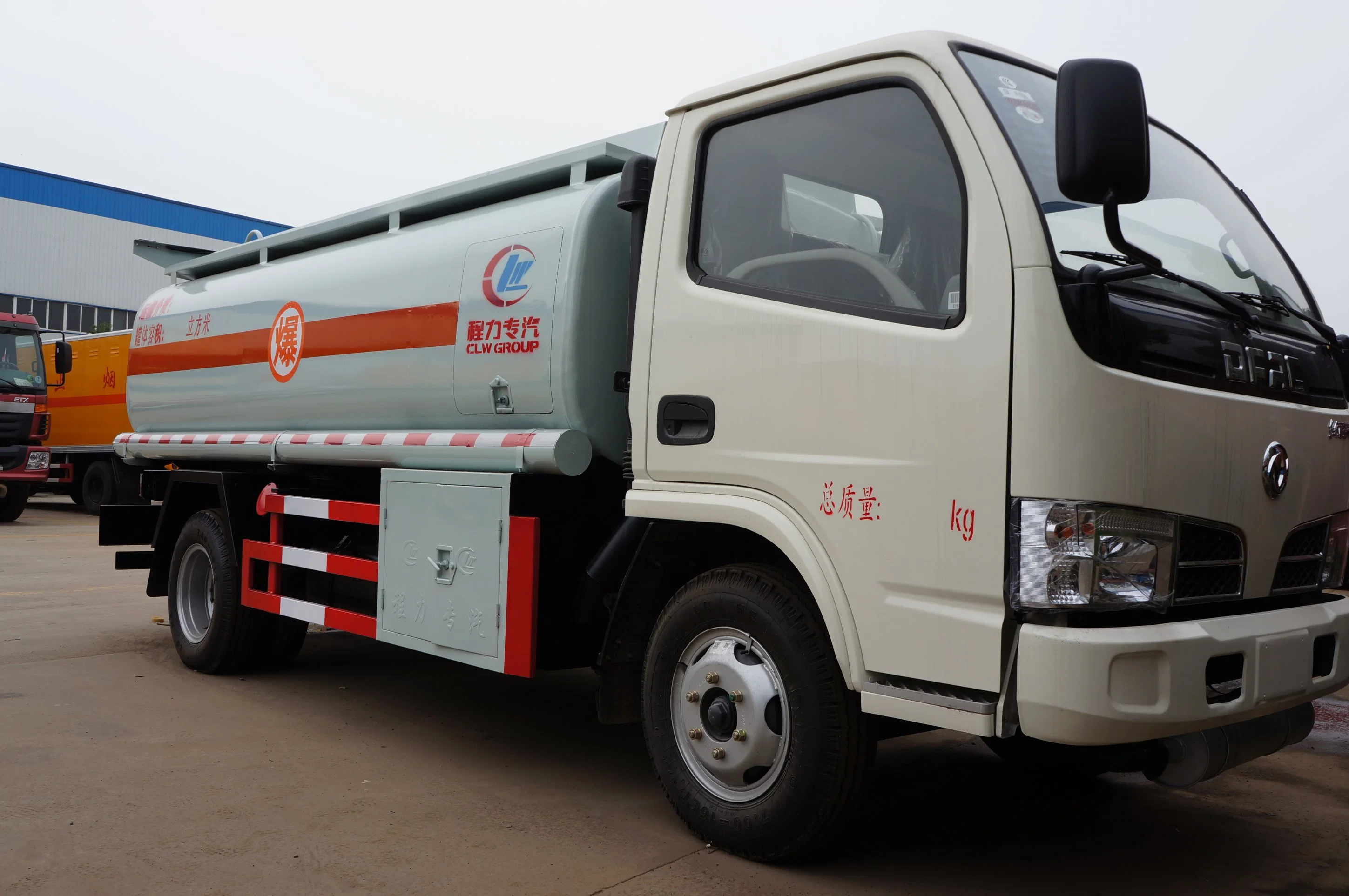 Japanese Brand Isuzu 5000litres Fuel Oil Tank Truck with Dispenser