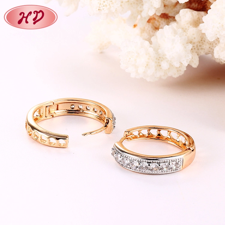 2023 New Design 18K Gold Plated Costume Imitation Jewelry with Pearl CZ Hoop Huggie Earring for Women