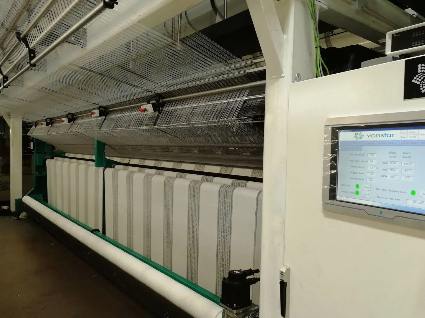 Machines Raschel pour la production de textiles à fort étirement