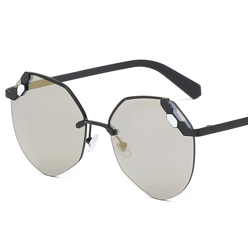 Nueva moda Dama Rimless enormes gafas de sol cuadrados Mujeres Hombres Pequeños gradiente gafas Gafas de sol mujer UV400