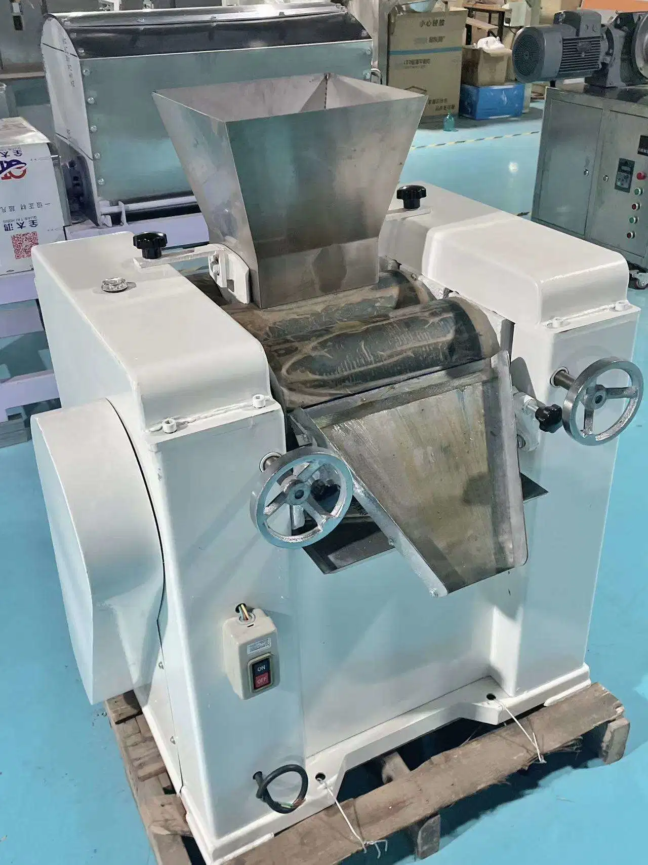 Three Roll Mill for Laundry Bar Soap Making Machine