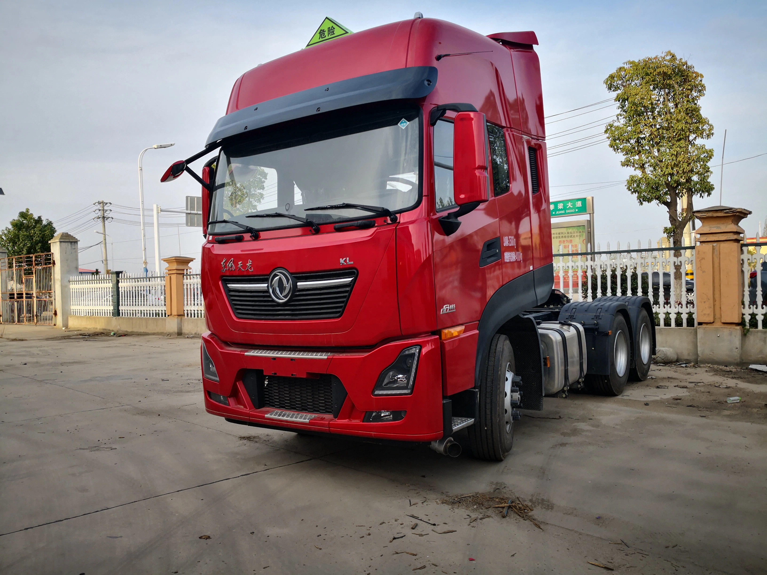 Factory Direct Supply Dongfeng New 6X4 420 HP Heavy Truck Tractor Truck