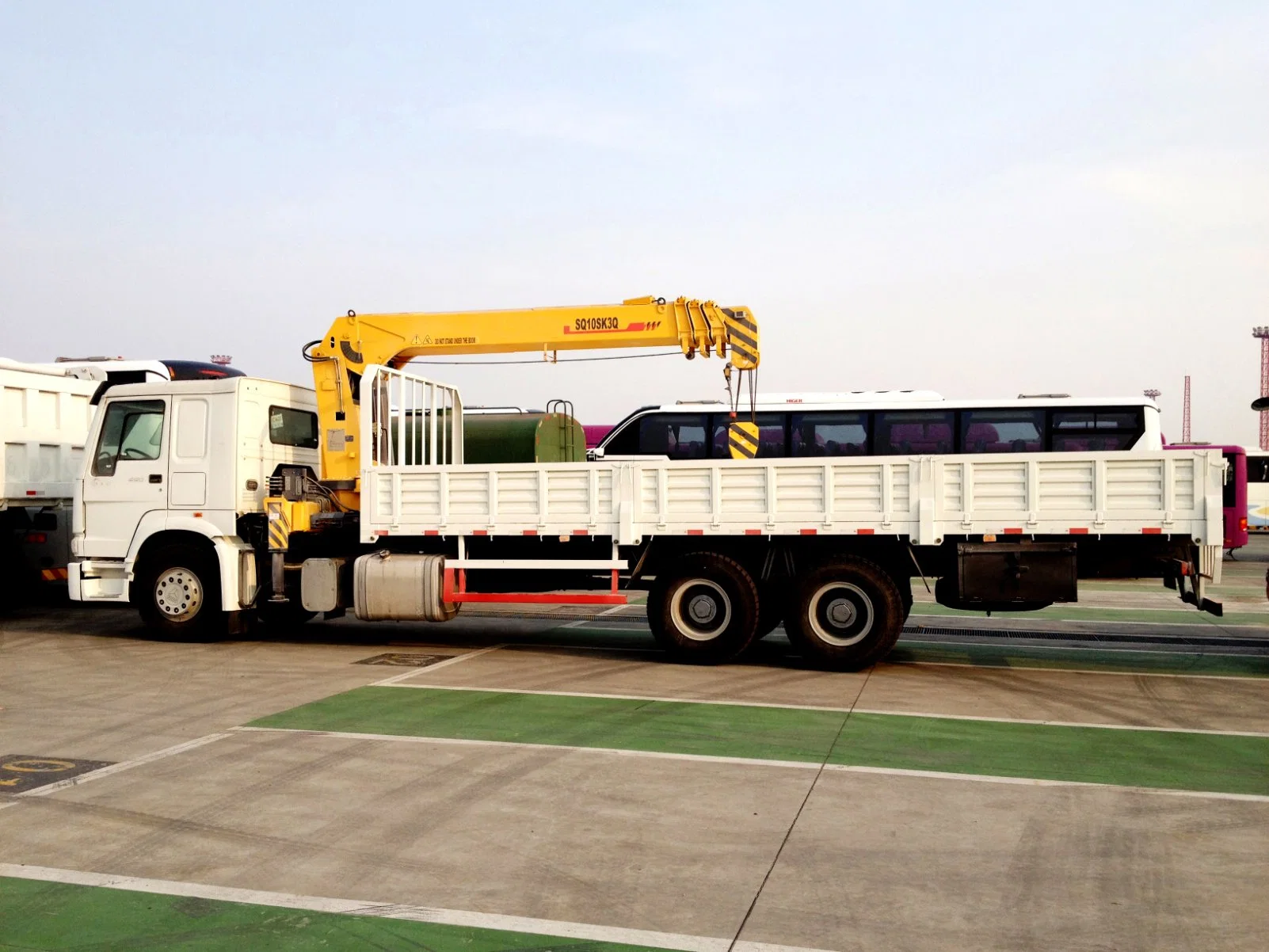 8,5 tonne de la machine de levage montés sur camion 12.1m de hauteur de levage de grue Spk36080 à bas prix de vente