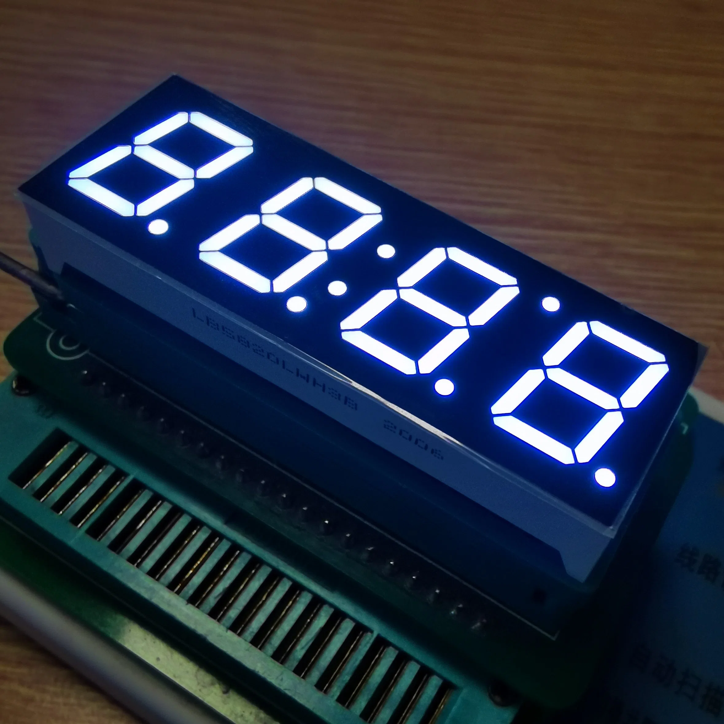 Pantalla de reloj LED de 7 segmentos de 4 dígitos de color blanco ultrabrillante Cátodo común para el reloj de luz nocturna