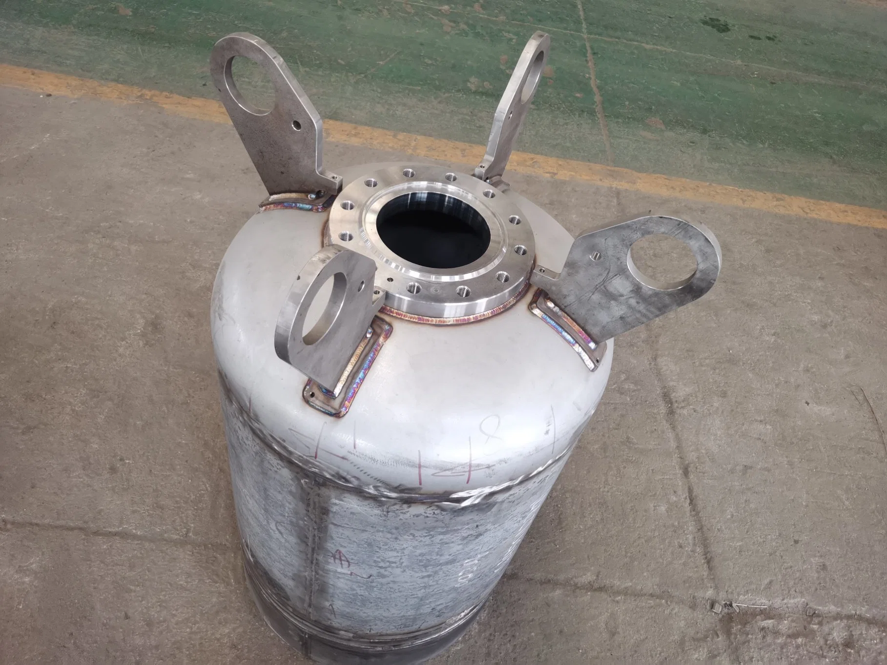 T22 T21 T20 Stainless Steel High Pressure High Purity Ultrapure Industrial Gas Cylinder 8L, 19L, 40L, 80L, 106L, 110L, 450L 516L (Portable Tanks)