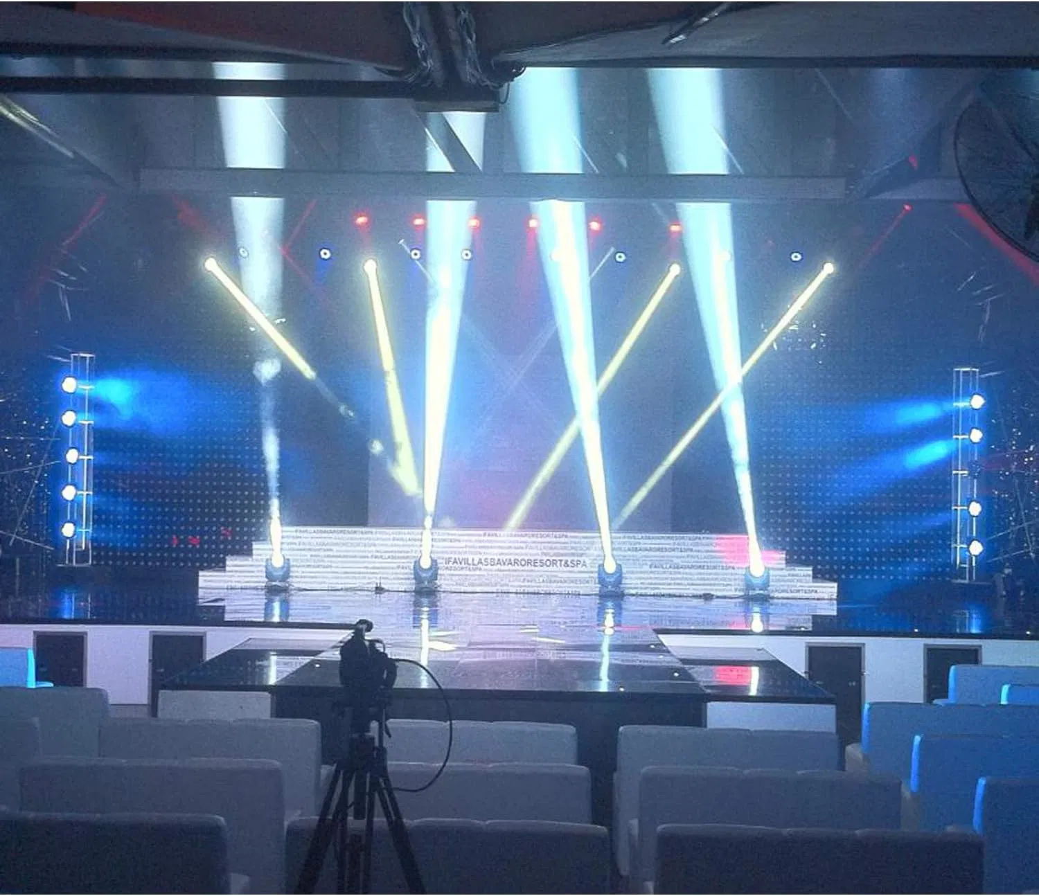 New Design Hot Selling Disco DJ Party Wedding Festival Mini 7r 230 Beam LED Stage Moving Head Light