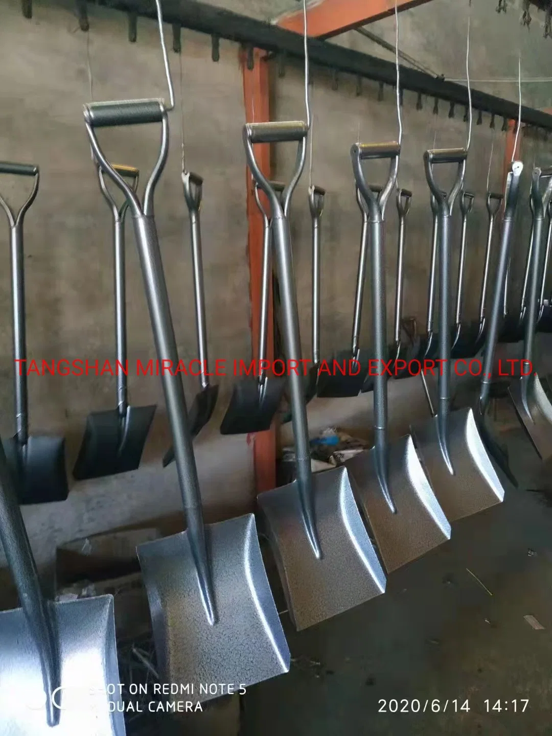 India Type Agriculture Handle Tools Steel Digging Spade Shovels Tractor Shovel Garden Shovel and Snow Spade