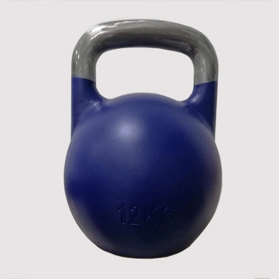 Gimnasio de la competencia de peso Kettlebell establece para la formación