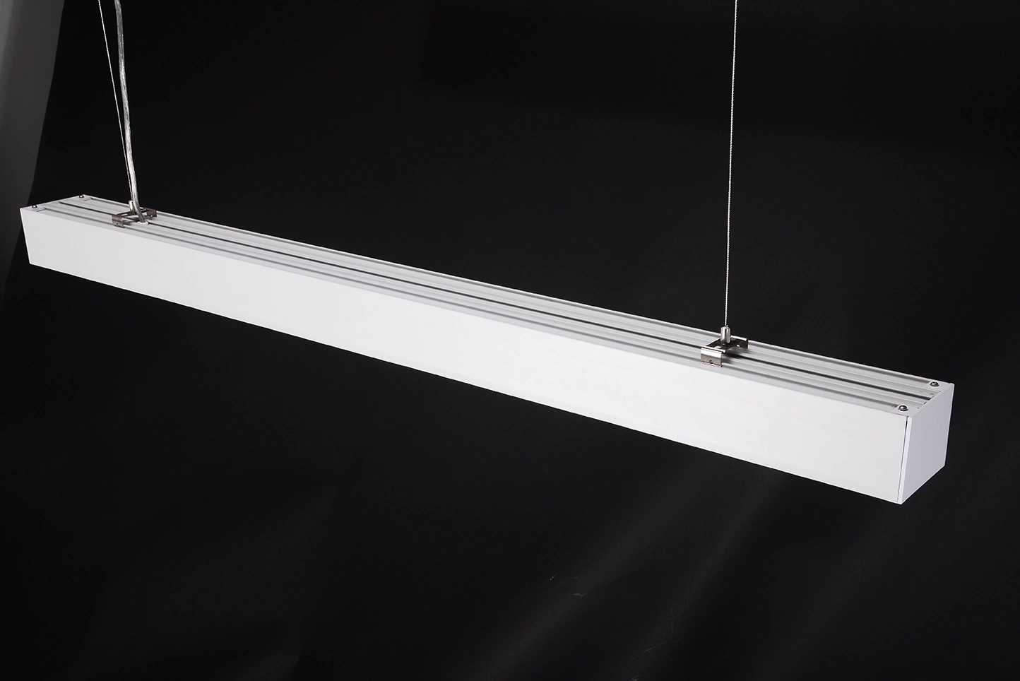 LED Hanging Pendant Linear Light/LED Suspended Light/Lamp for Home/Office
